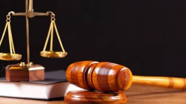 Prenez des notes d’avocat. Les agences de notation d'avocats ne sont pas infaillibles. Un avocat qui choisit de ne pas faire de publicité ou de participer au programme